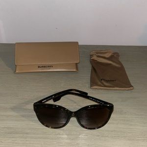 Authentic women’s Burberry sunglasses comes with case and sleeve